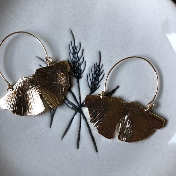 The Alma - Golden Leaf Crescent Earrings - Picture 6 of 6